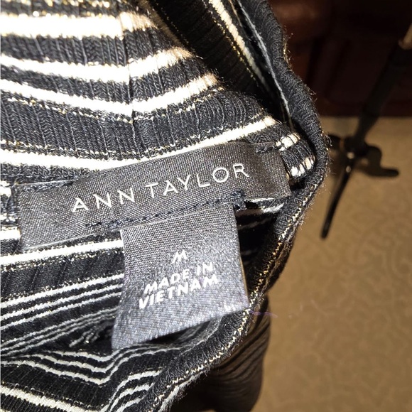 ANN TAILOR BEAUTIFUL 🤩 BLACK ,WHITE AND SILVER METALLIC STRIPED WOMEN’S SWEATER - Picture 10 of 16
